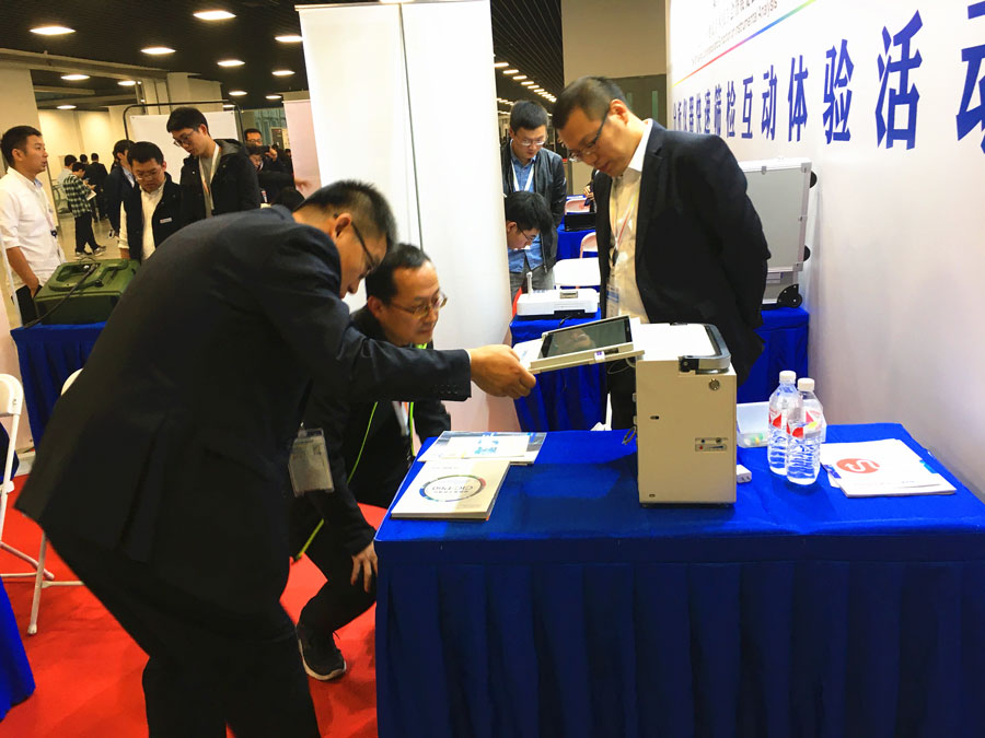 展會現場儀器演示 展會現場儀器演示