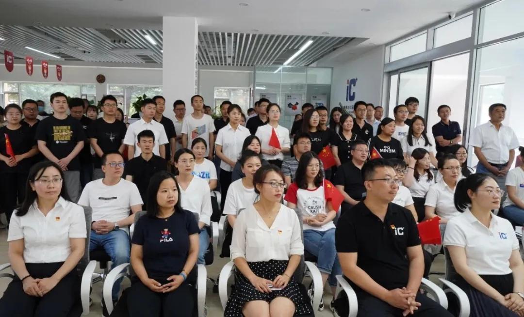 盛瀚全體員工觀看習近平主席發表講話 盛瀚全體員工觀看習近平主席發表講話