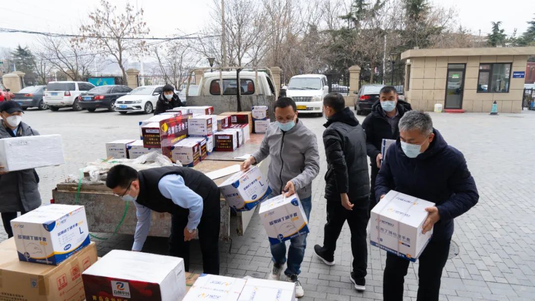 向中韓街道辦事處捐贈物資 向中韓街道辦事處捐贈物資